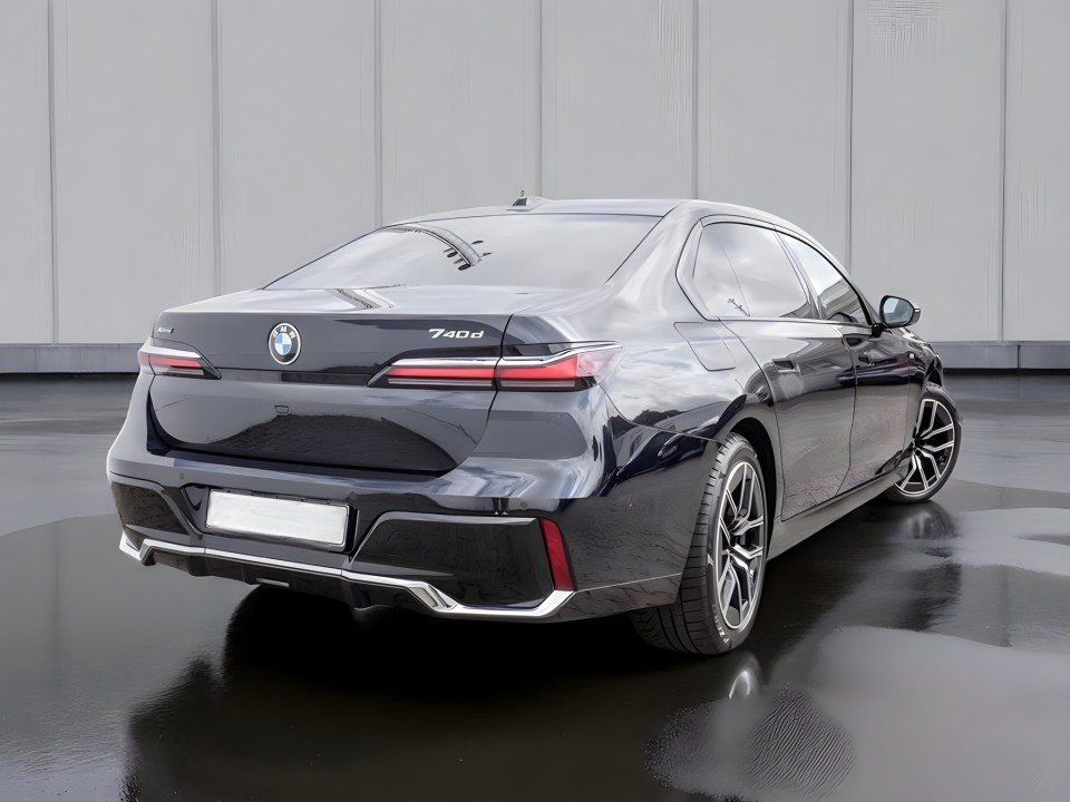BMW Seria 7 740d xDrive M-Sport (2)