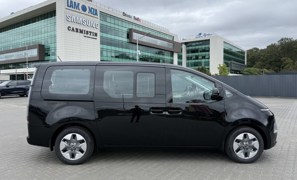 Hyundai Staria Premium 1.6T-GDi 215CP Hybrid 6AT 9 locuri (2)