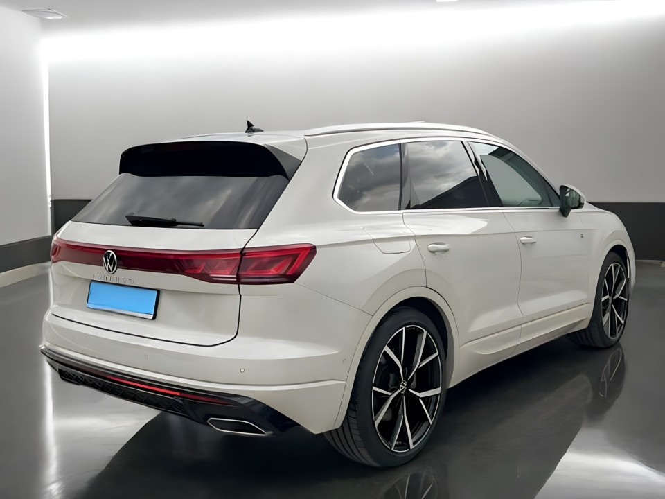 Volkswagen Touareg 3.0 TSI 4MATIC R-Line (4)