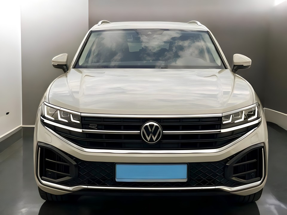 Volkswagen Touareg 3.0 TSI 4MATIC R-Line (2)