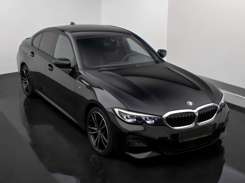 BMW Seria 3 330i M-Sport (1)