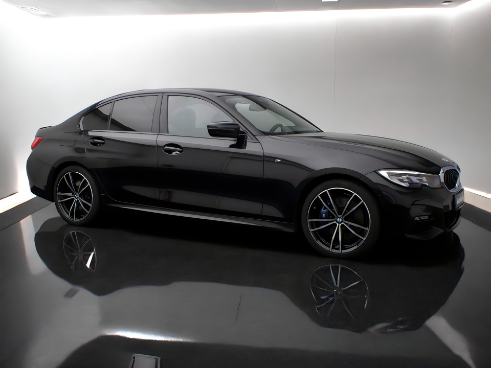 BMW Seria 3 330i M-Sport (2)