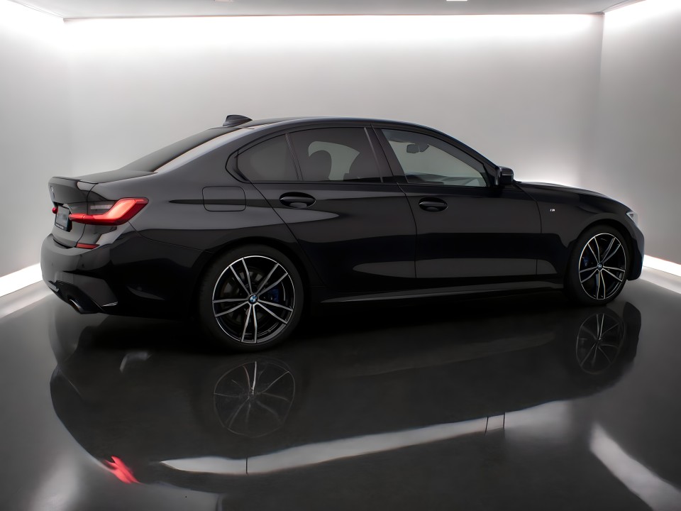 BMW Seria 3 330i M-Sport (4)