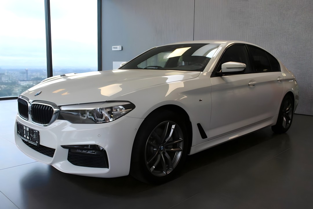 BMW Seria 5 xDrive520d M-Sport (5)