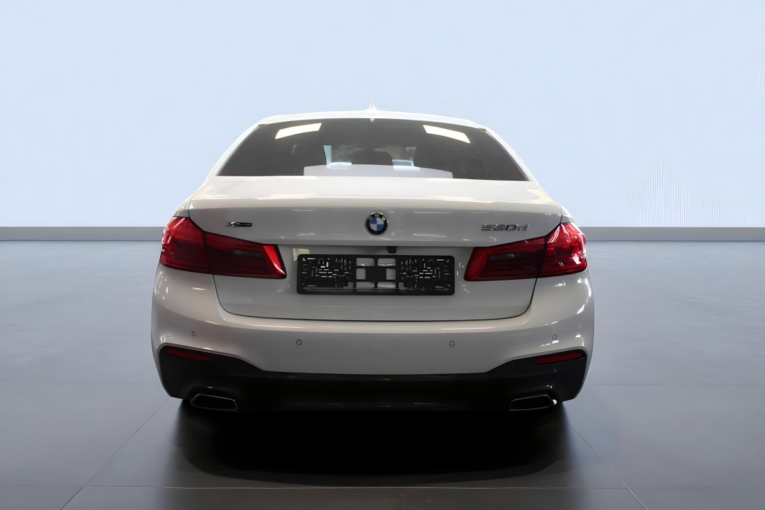 BMW Seria 5 xDrive520d M-Sport (3)
