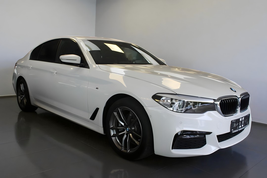 BMW Seria 5 xDrive520d M-Sport (1)