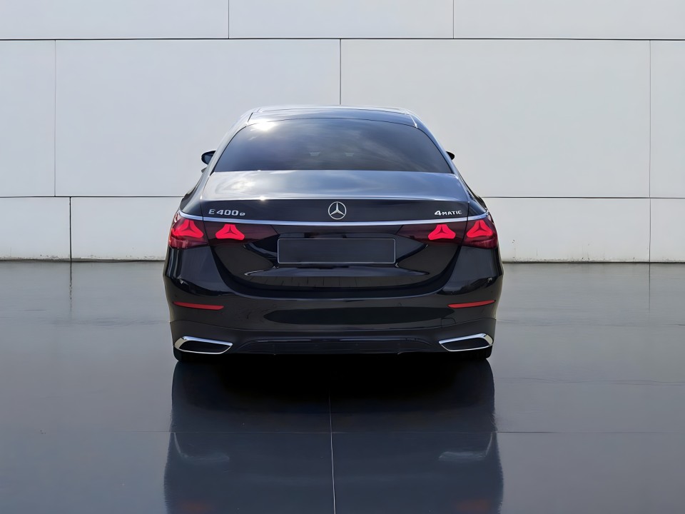 Mercedes-Benz E 400e 4MATIC AMG (4)