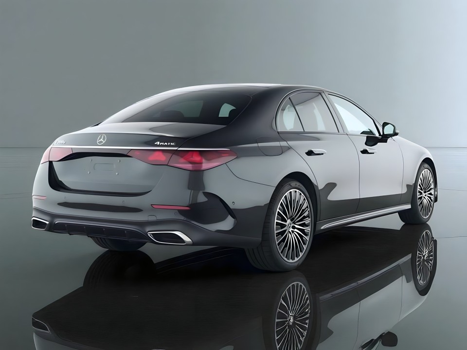 Mercedes-Benz E 400e 4MATIC AMG Line (2)