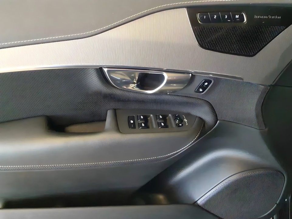 Volvo XC 90 B5 AWD R-Design - foto 9