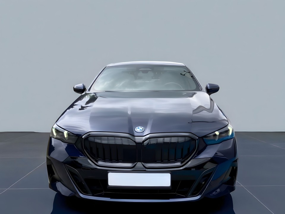 BMW Seria 5 530e M-Sport (3)