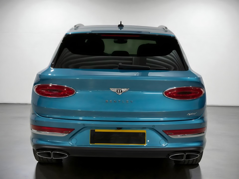 Bentley Bentayga Azure (5)