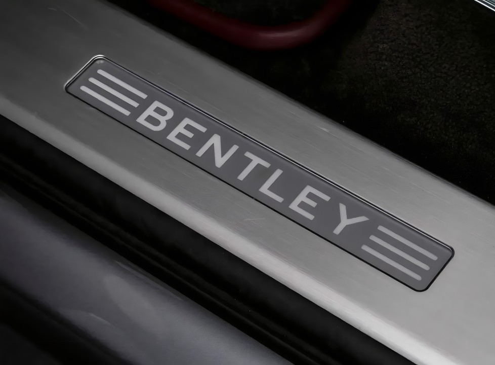 Bentley Bentayga First Edition V8 - foto 21