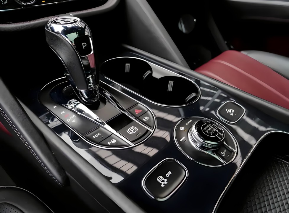 Bentley Bentayga First Edition V8 - foto 14