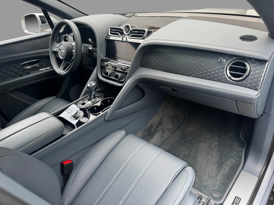 Bentley Bentayga V8 - foto 12
