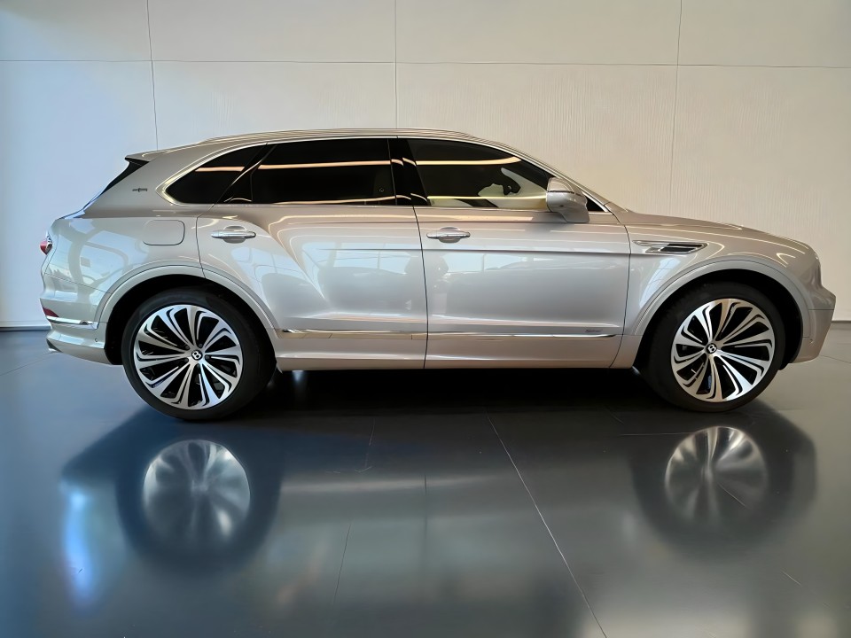 Bentley Bentayga First Edition V6 Hybrid (2)