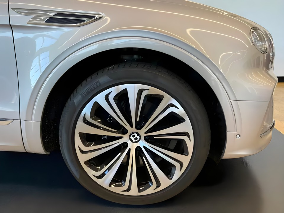 Bentley Bentayga First Edition V6 Hybrid - foto 19
