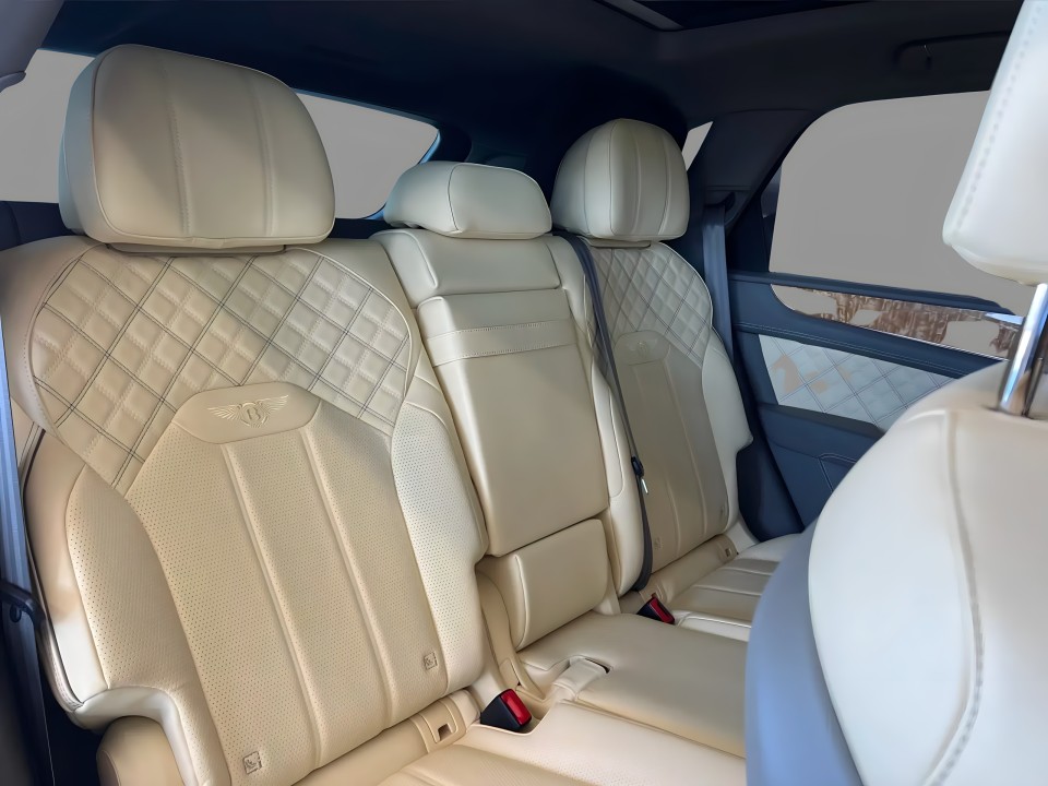 Bentley Bentayga First Edition V6 Hybrid - foto 10
