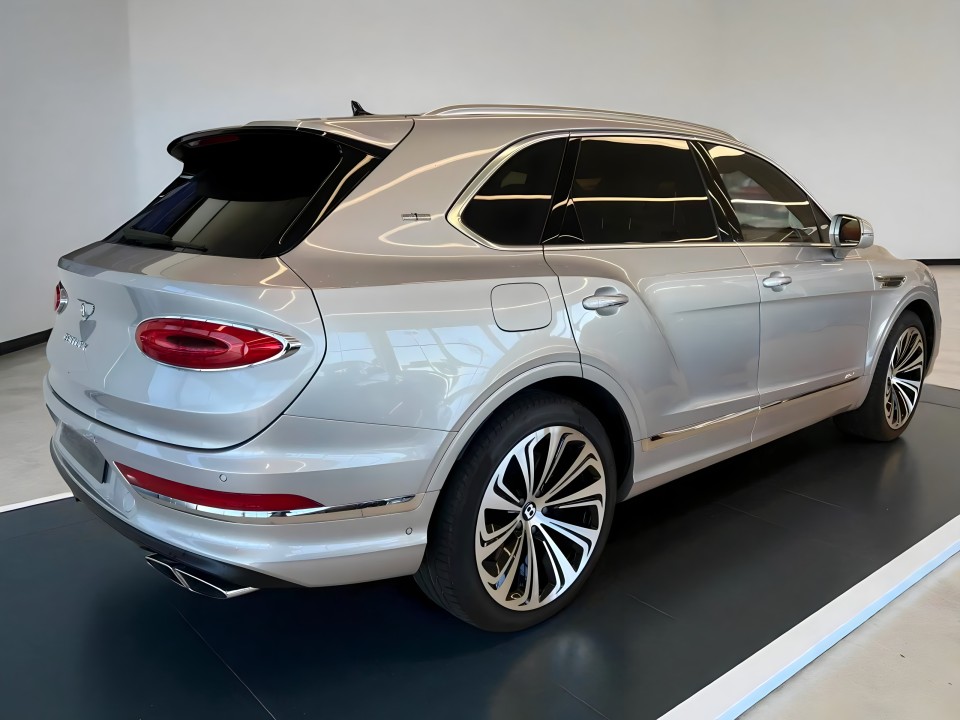 Bentley Bentayga First Edition V6 Hybrid (3)