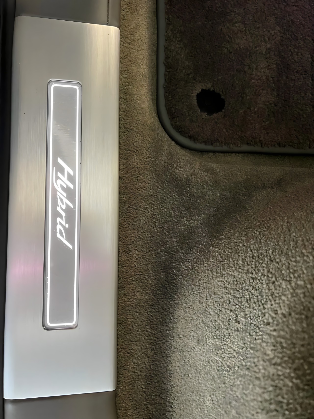 Bentley Bentayga First Edition V6 Hybrid - foto 18