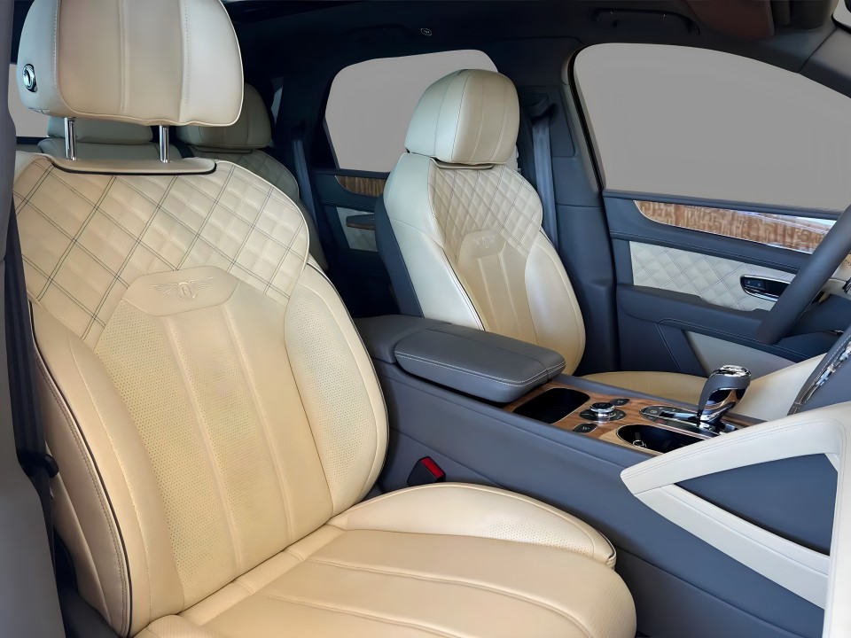 Bentley Bentayga First Edition V6 Hybrid - foto 8