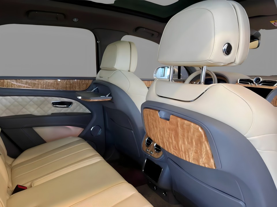 Bentley Bentayga First Edition V6 Hybrid - foto 11