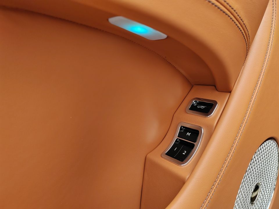 Bentley Bentayga EWB Azure First Edition - foto 24