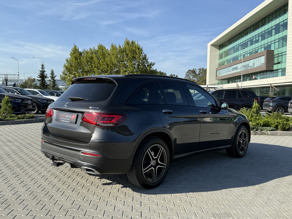 Mercedes-Benz GLC 300de 4MATIC AMG (5)