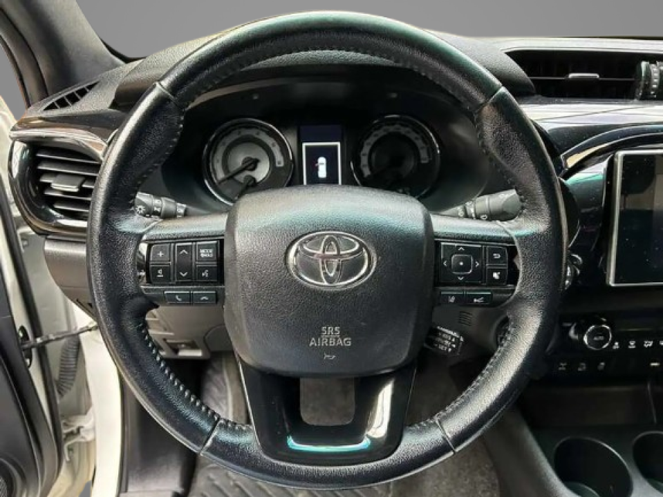 Toyota Hilux 2.4 d 4x4 (5)
