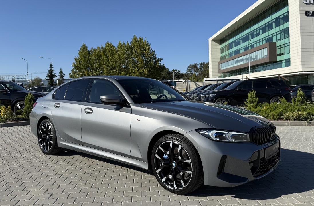 BMW Seria 3 330e xDrive M-Sport (1)