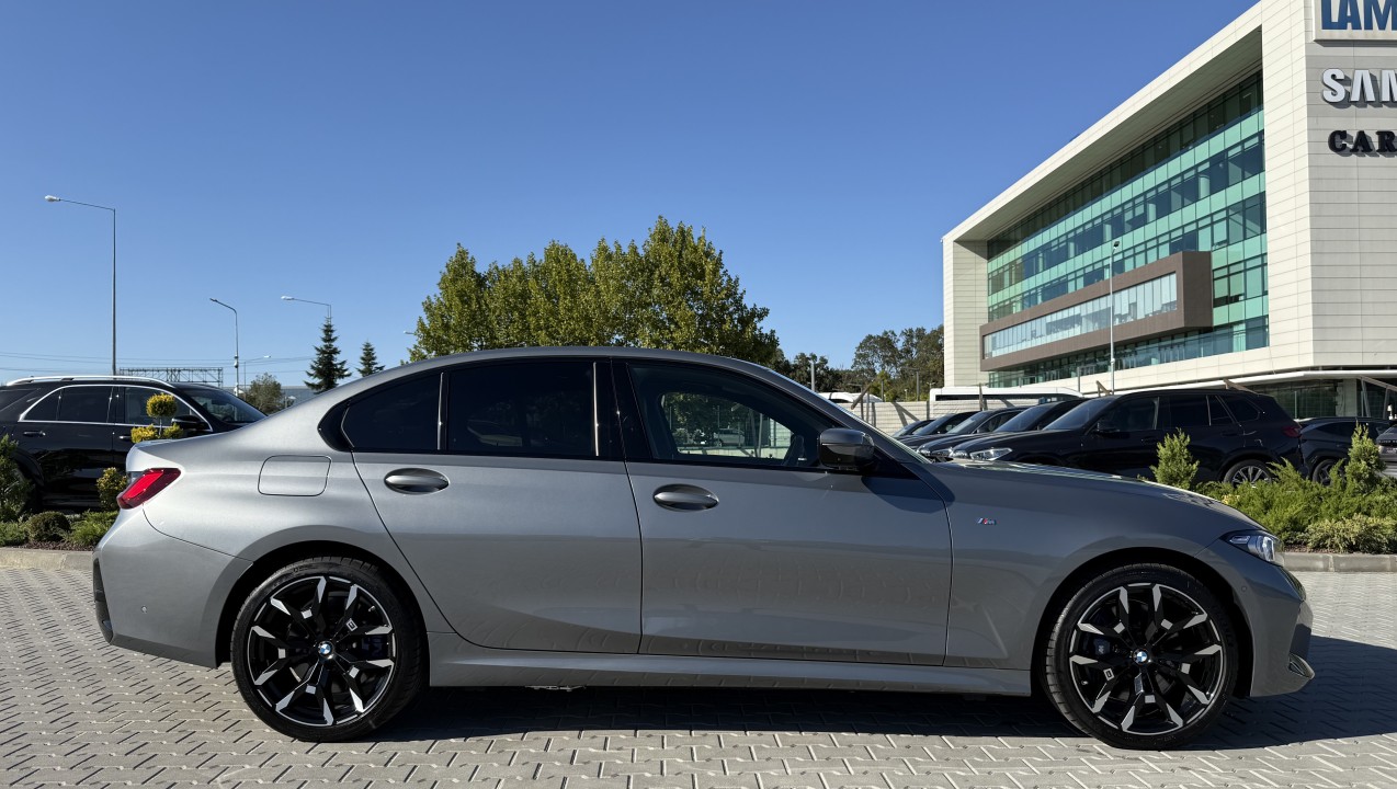 BMW Seria 3 330e xDrive M-Sport (2)