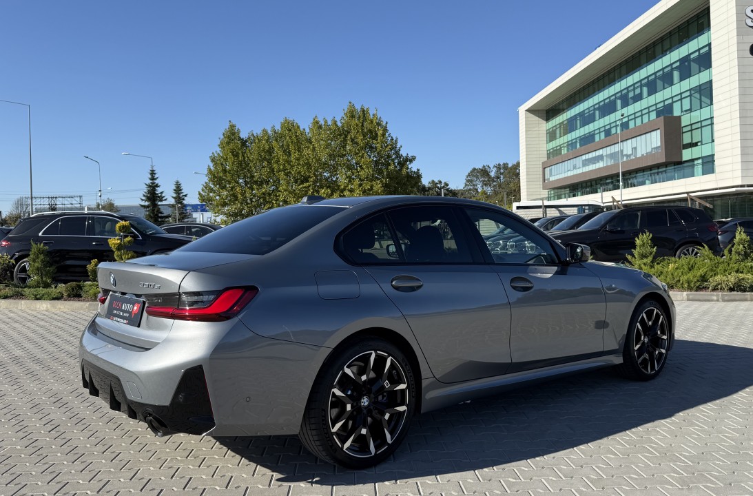 BMW Seria 3 330e xDrive M-Sport (3)