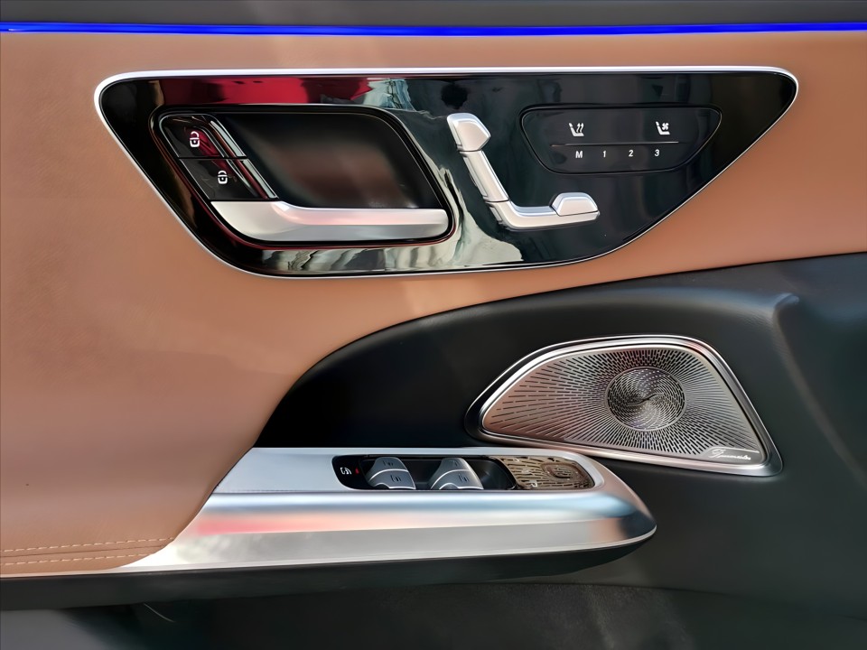 Mercedes-Benz E 400e 4MATIC AMG Line - foto 9