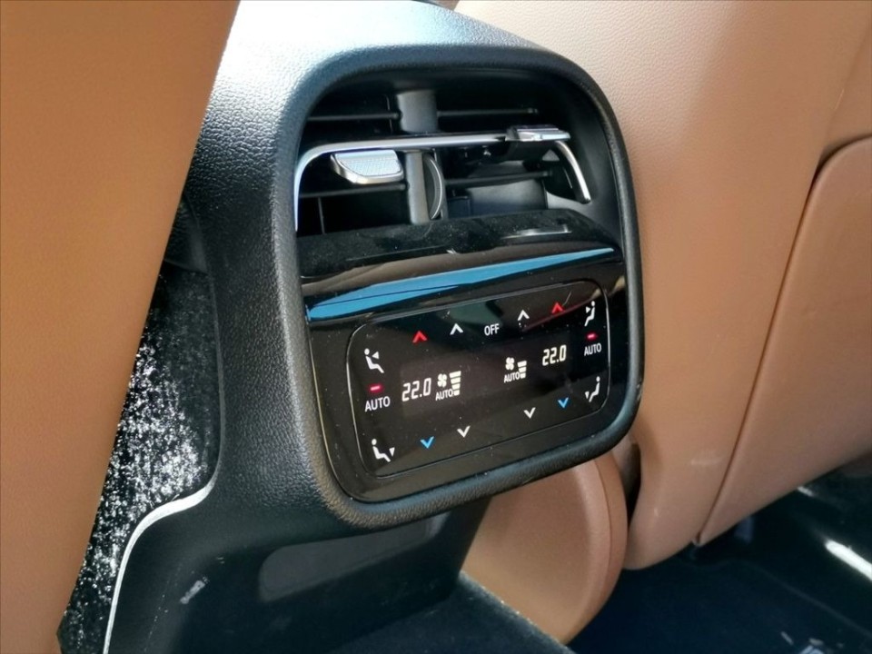 Mercedes-Benz E 400e 4MATIC AMG Line - foto 8