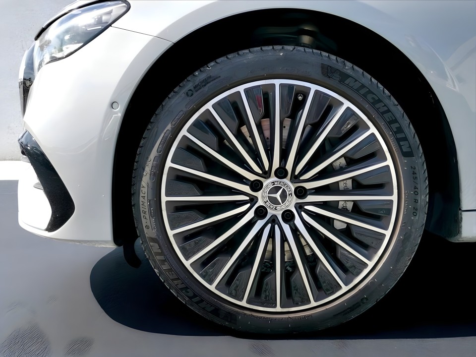 Mercedes-Benz E 400e 4MATIC AMG Line - foto 18