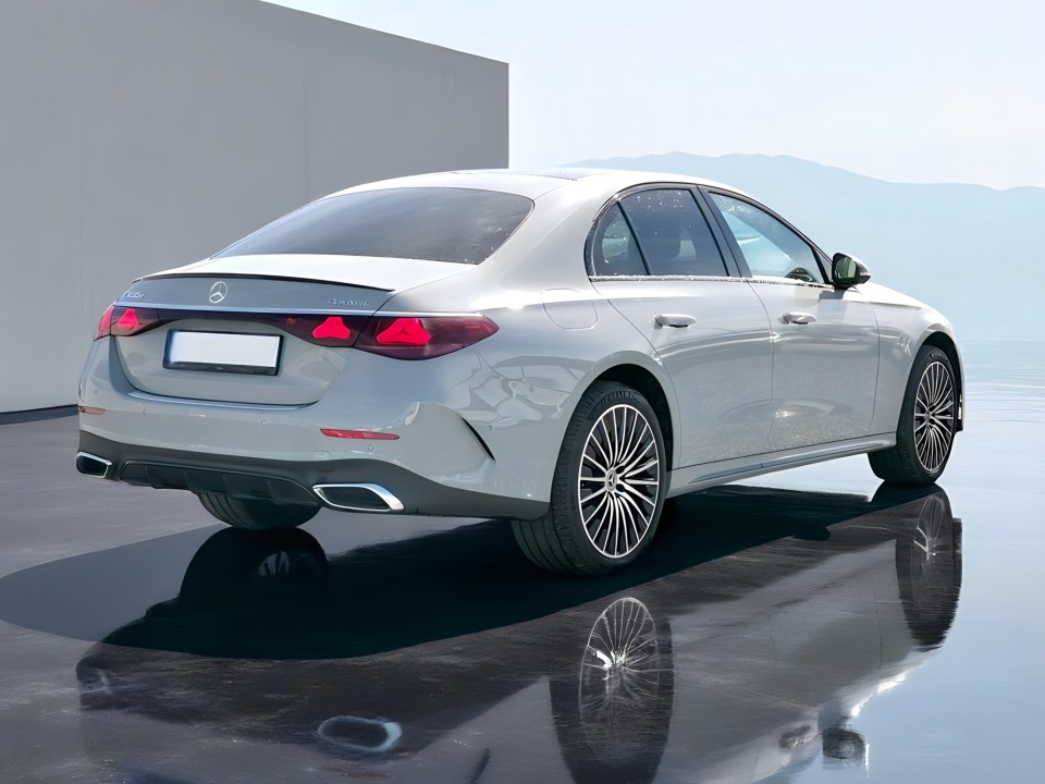 Mercedes-Benz E 400e 4MATIC AMG Line (2)