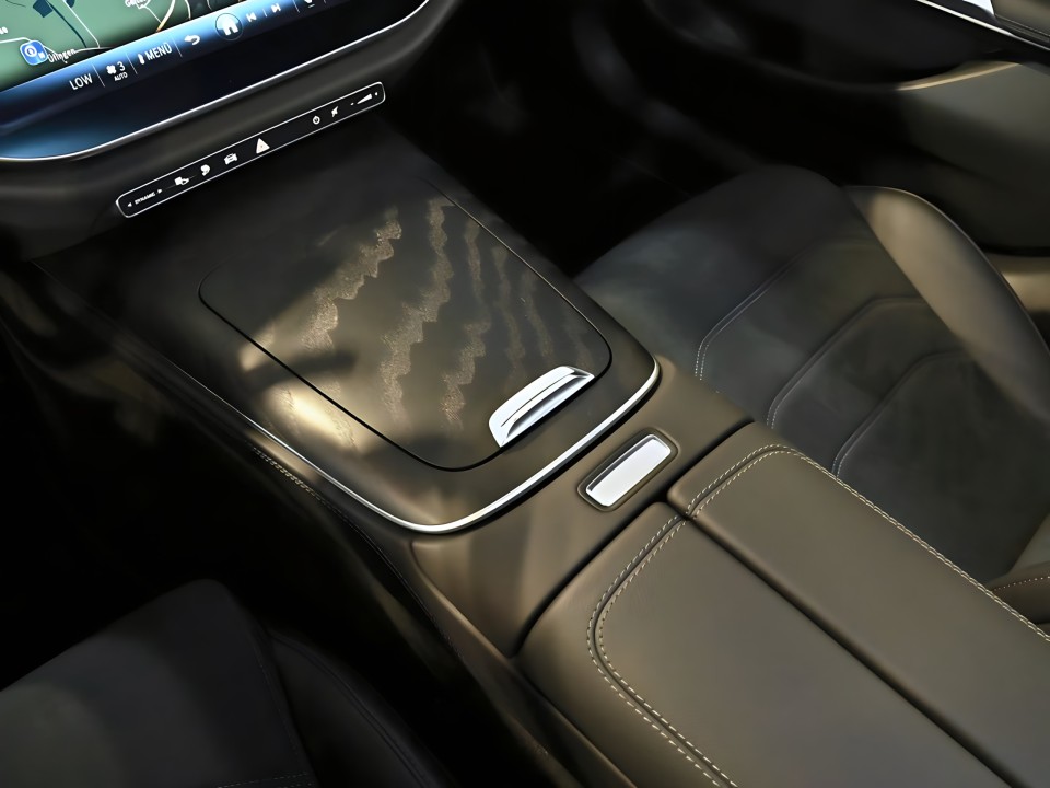 Mercedes-Benz E 300e AMG Line - foto 7