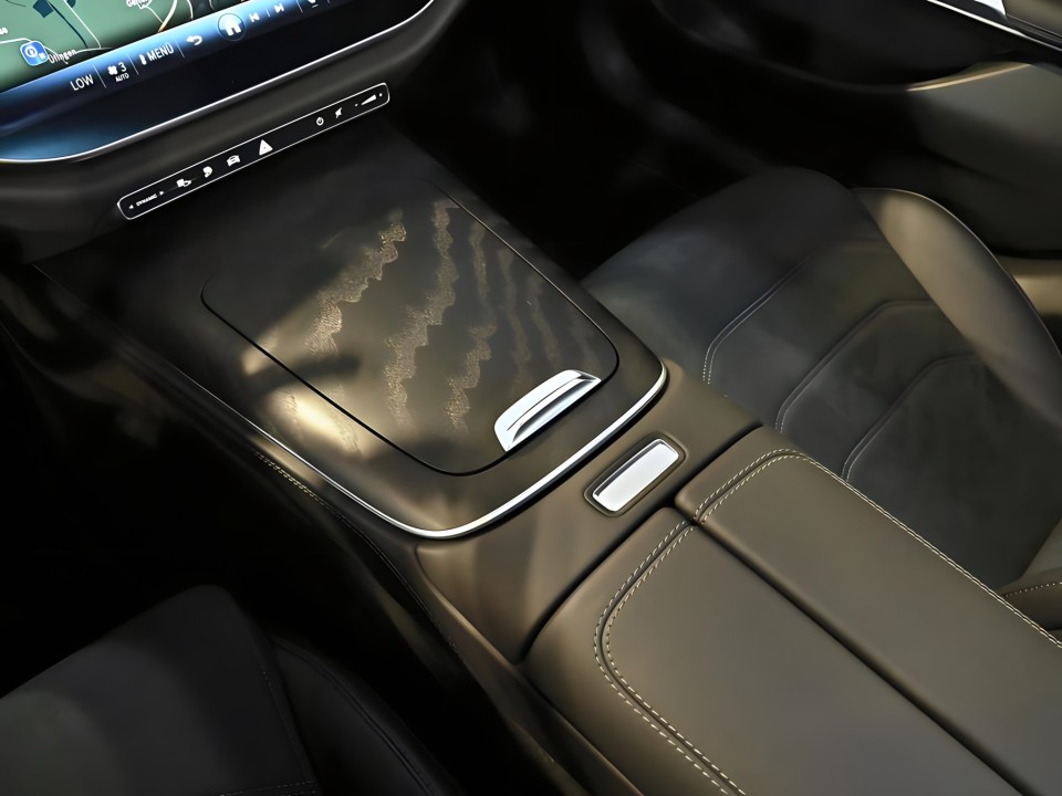 Mercedes-Benz E 300e AMG Line - foto 8