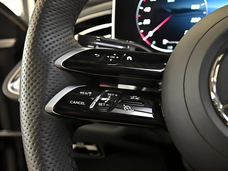 Mercedes-Benz E 300e AMG Line - foto 9