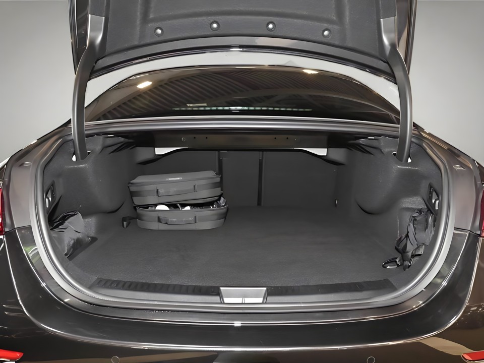 Mercedes-Benz E 300e AMG Line - foto 18