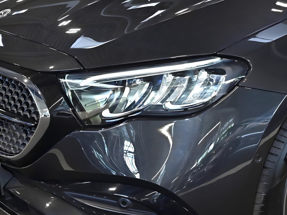 Mercedes-Benz E 300e AMG Line - foto 17