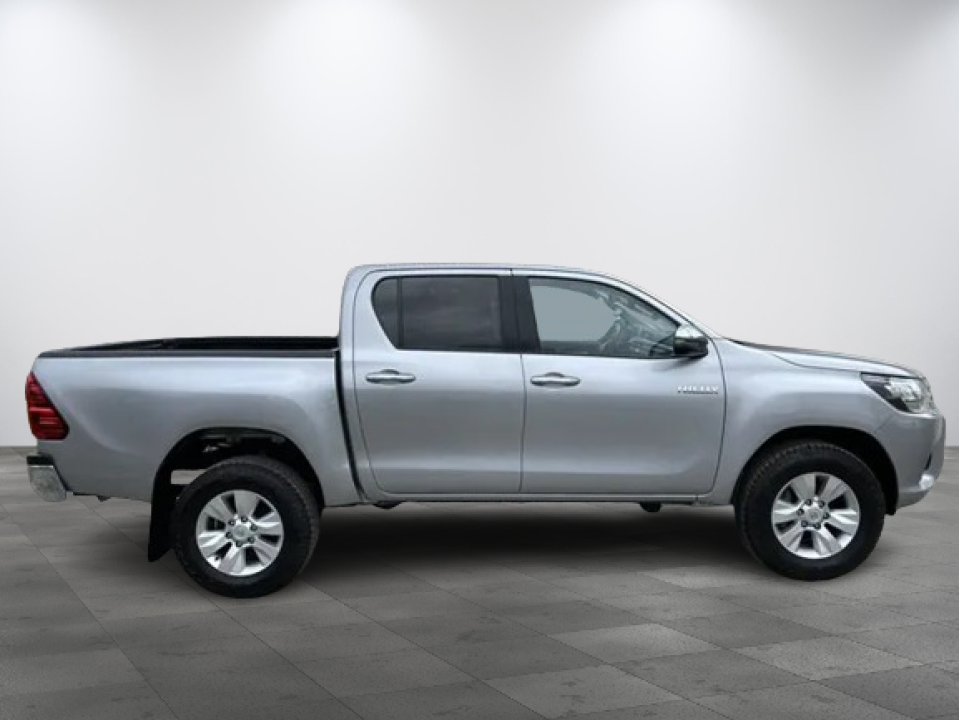 Toyota Hilux 2.4 Double Cab Comfort 4x4 (2)