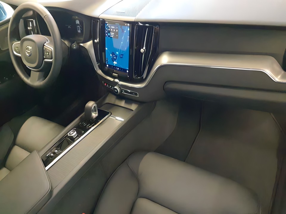 Volvo XC 60 B4 AWD Momentum Pro (4)