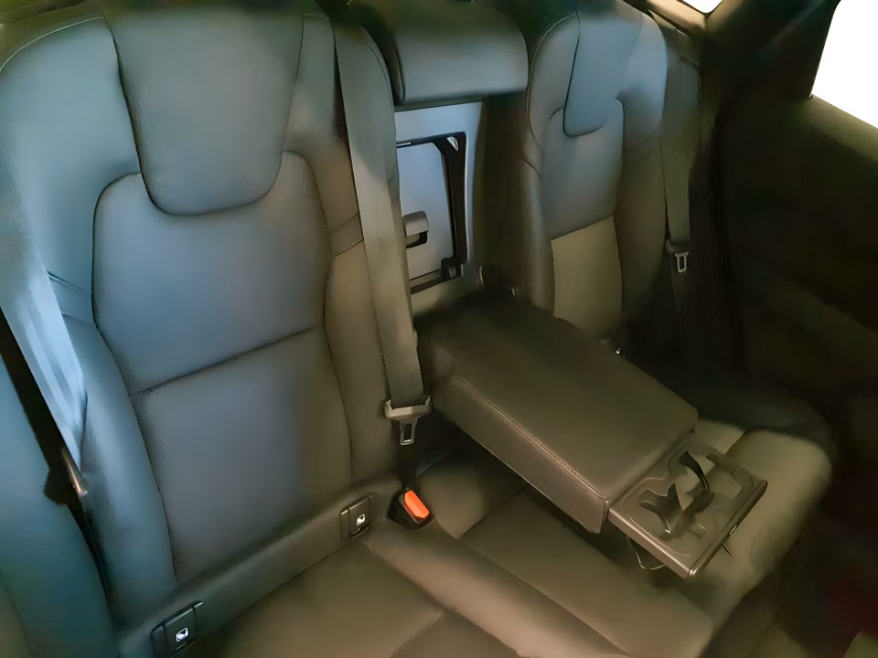 Volvo XC 60 B4 AWD Momentum Pro (5)