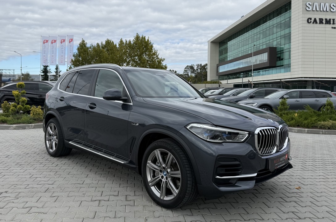 BMW X5 xDrive45e (1)
