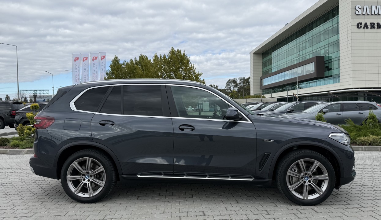 BMW X5 xDrive45e (2)