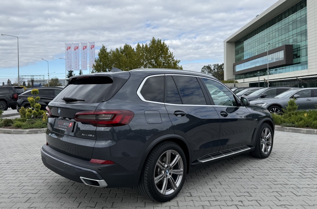 BMW X5 xDrive45e (3)