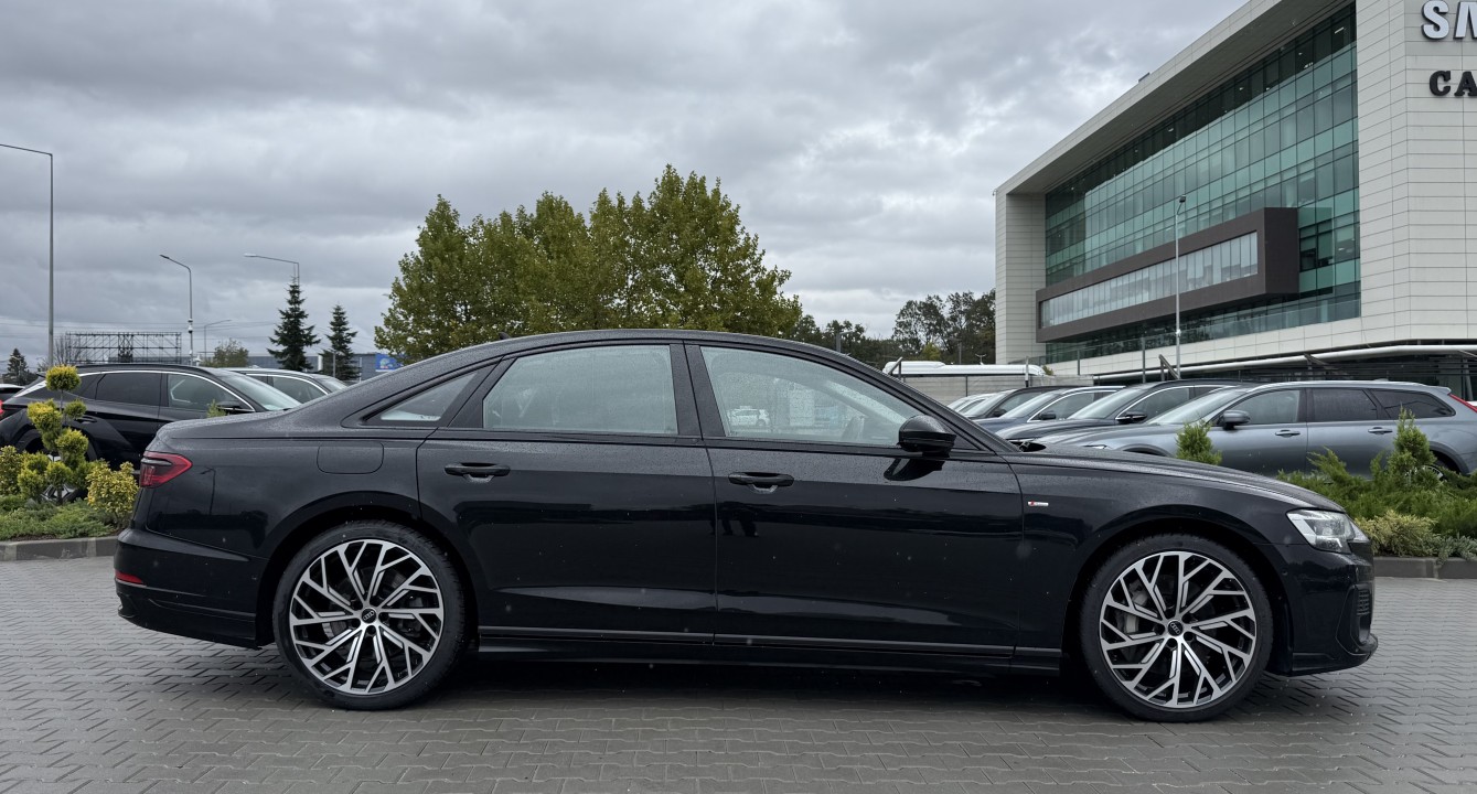 Audi A8 55TFSI quattro tiptronic (2)