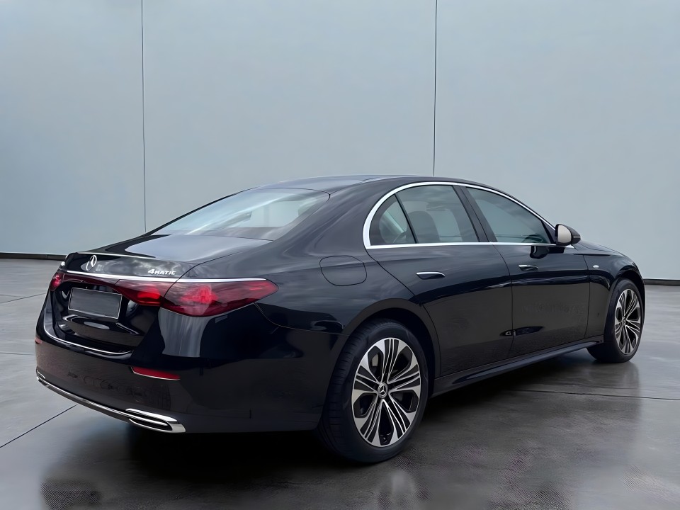 Mercedes-Benz E 300e 4MATIC Avantgarde (3)