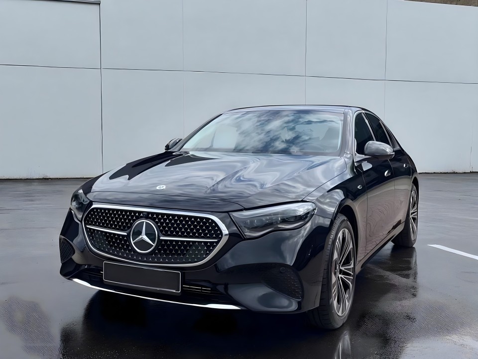 Mercedes-Benz E 300e 4MATIC Avantgarde (2)