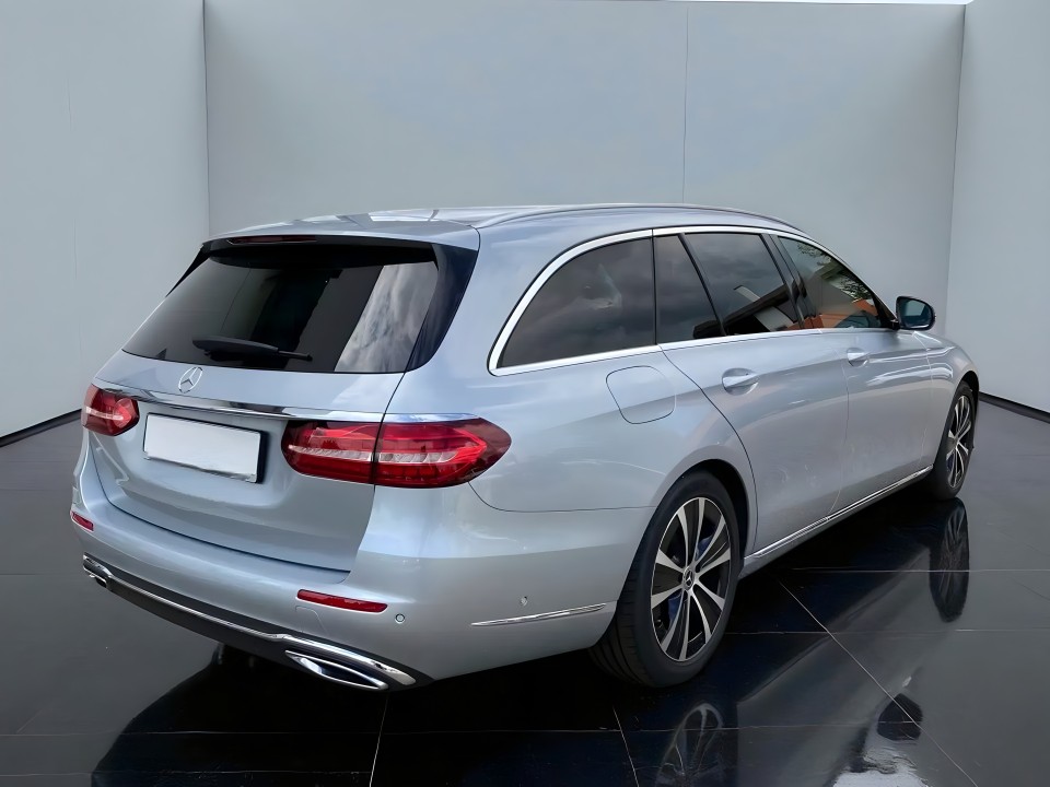 Mercedes-Benz E 200 (2)